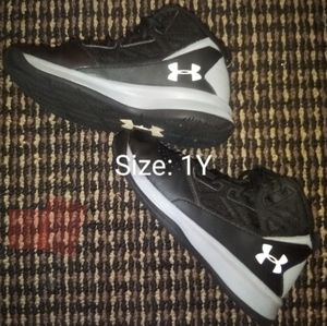 Boys UnderArmour Basketball Shoes